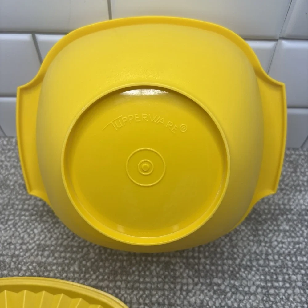 Tupperware bowl excellent